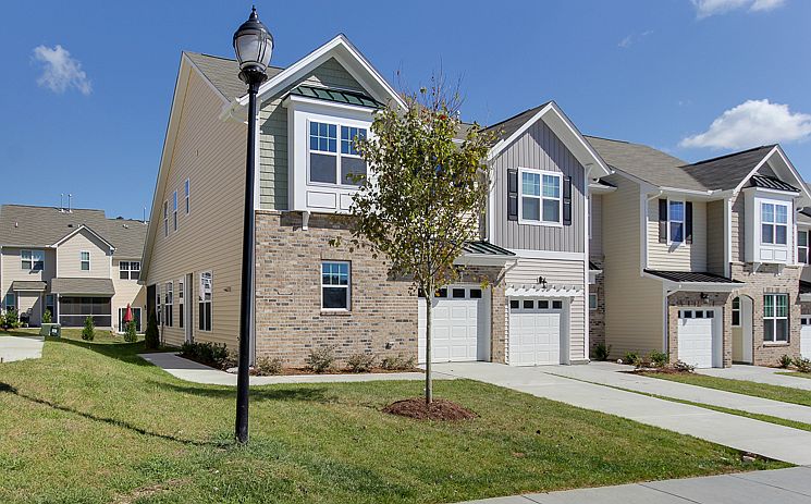 7216 Ladbrooke_Exterior 2