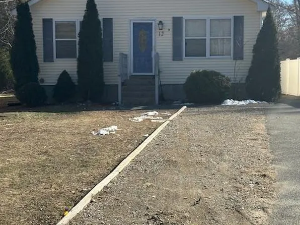 12 Flores Lane, Middle Island, NY 11953