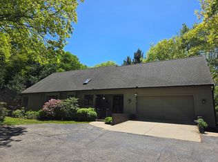 18642 Pawnee Dr, Spring Lake, MI 49456