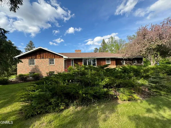 8451 35th St SE #1, Jamestown, ND 58401