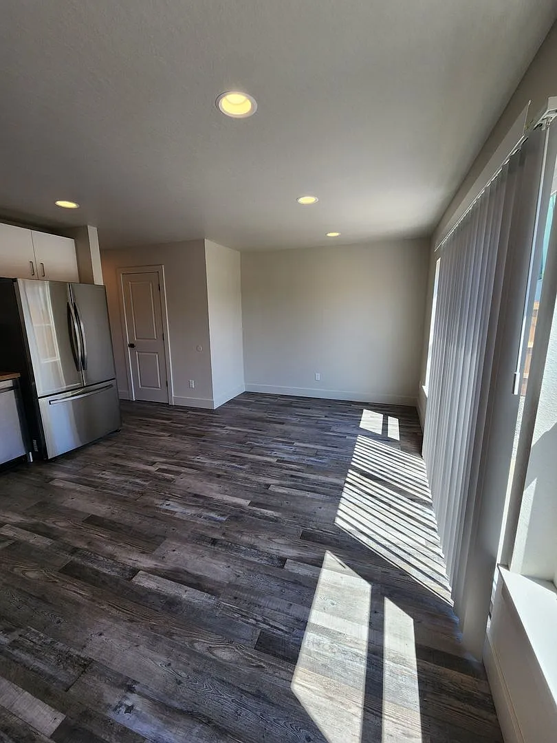 3 Bedroom 2.5 Bathroom in Winlock — Photo 4