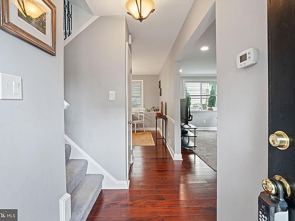 3rd image of 710 Carr Ave