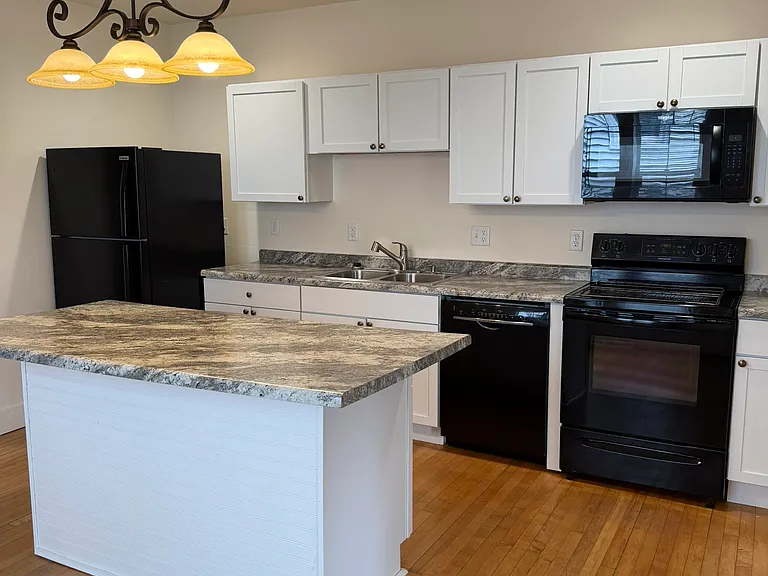 613 S Dewey St #1 — Photo 5