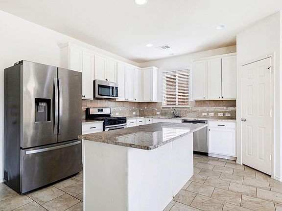 3rd image of 139 Palm Dr