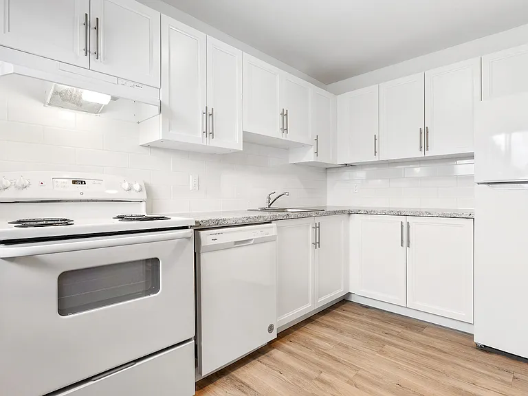 2480 Hunters Point Cres — Photo 7
