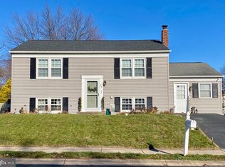 71 Arrowhead Dr, Lititz, PA 17543