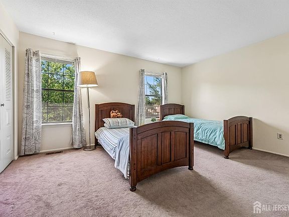 5th image of 289 Bromley Pl