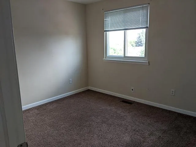 Second floor bedroom. Photo 3