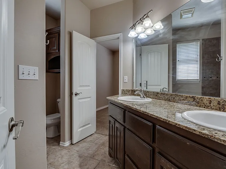 3341 Heritage Green Cir — Photo 42
