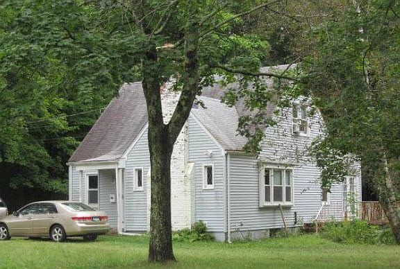 3rd image of 305 Maple St