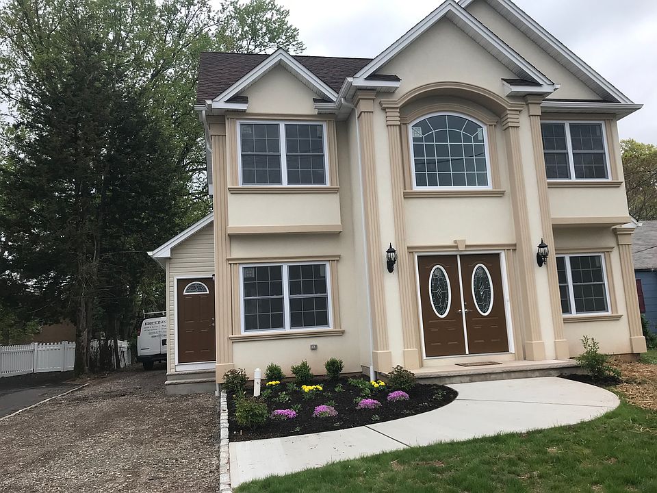 BEAUTIFUL STUCCO FRONT