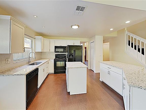 4th image of 9811 Long Meadow Dr
