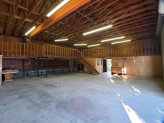 3rd image of 111B Mission Dr