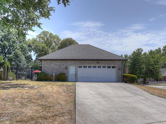 3rd image of 2121 Laura Ln