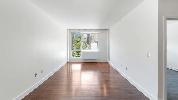 Rented by Bizzarro Agency | media 16