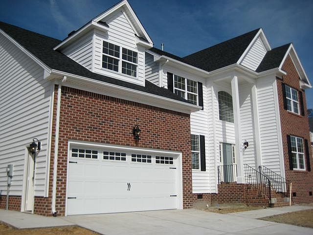 1st image of 104 Carriage House Dr