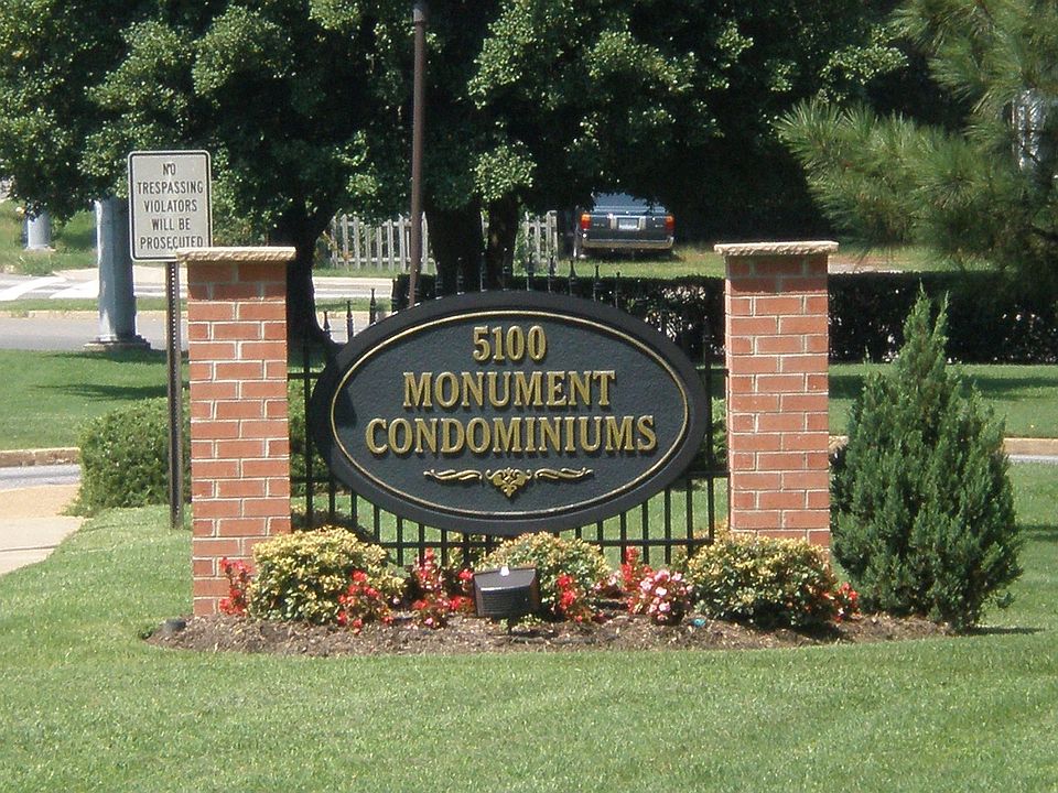 Entrance sign