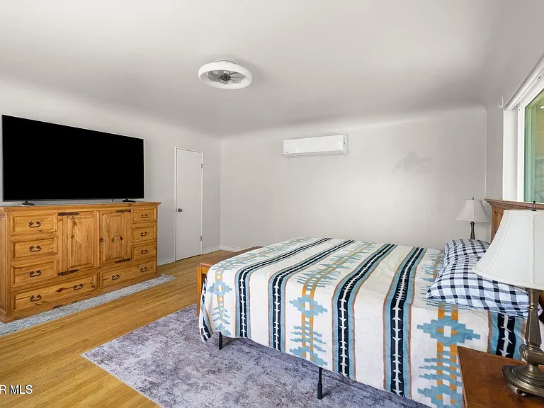 2532 Altura Ave #B — Photo 5