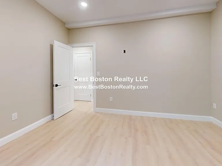 231 Highland Ave #2 — Photo 7