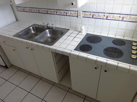 5th image of 1430 NE 170th St APT 316