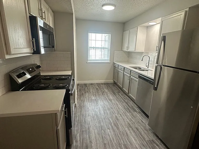 Regency Point Luxury Apartments — Photo 83