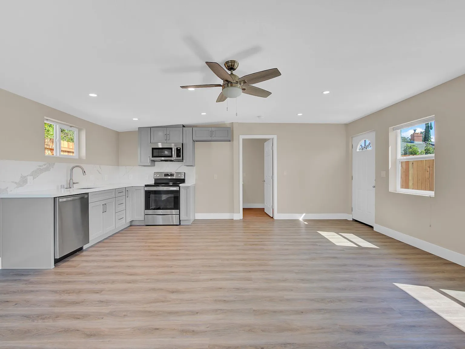 Studio, 520 sqft, $1,750 — Photo 3