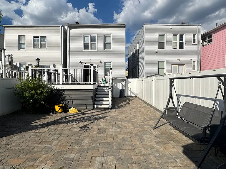395 Cator Ave #1 — Photo 14