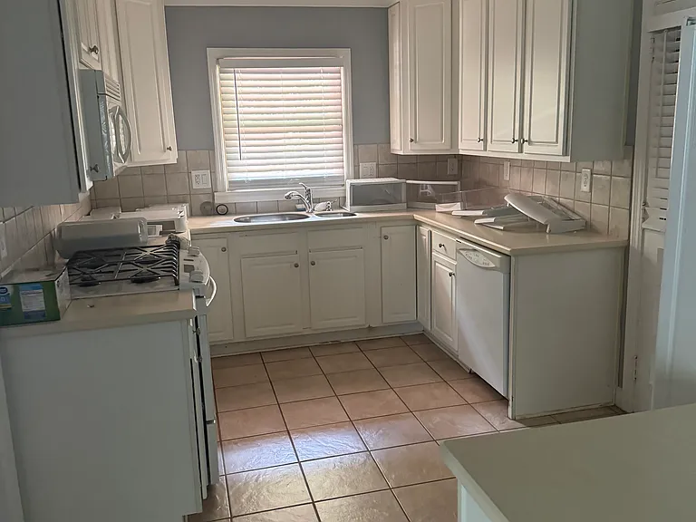 1385 Berkeley Ln — Photo 4
