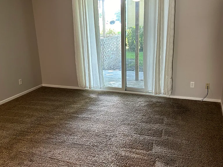 2077 NW Hickory Ln — Photo 8