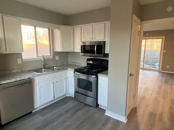 7105 NW Berkley Dr, Kansas City, MO 64152