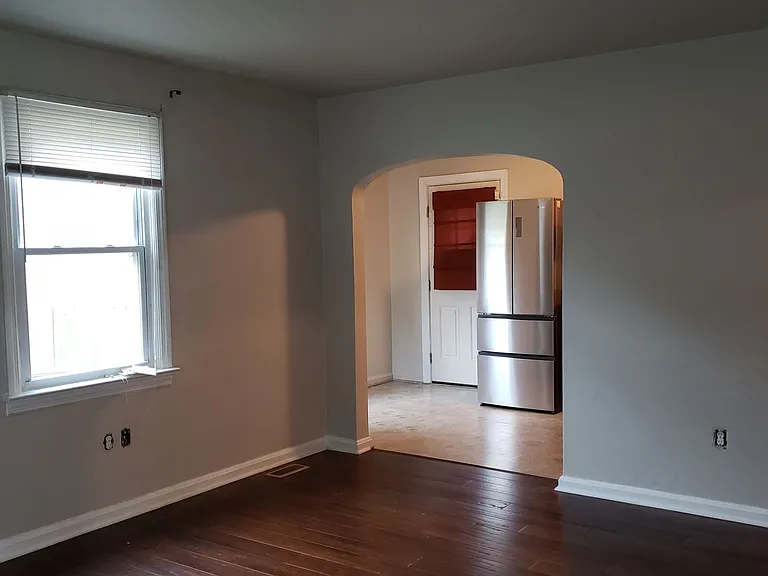 324 E Leicester Ave — Photo 3