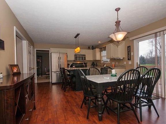 3rd image of 1103 Chapman Ln