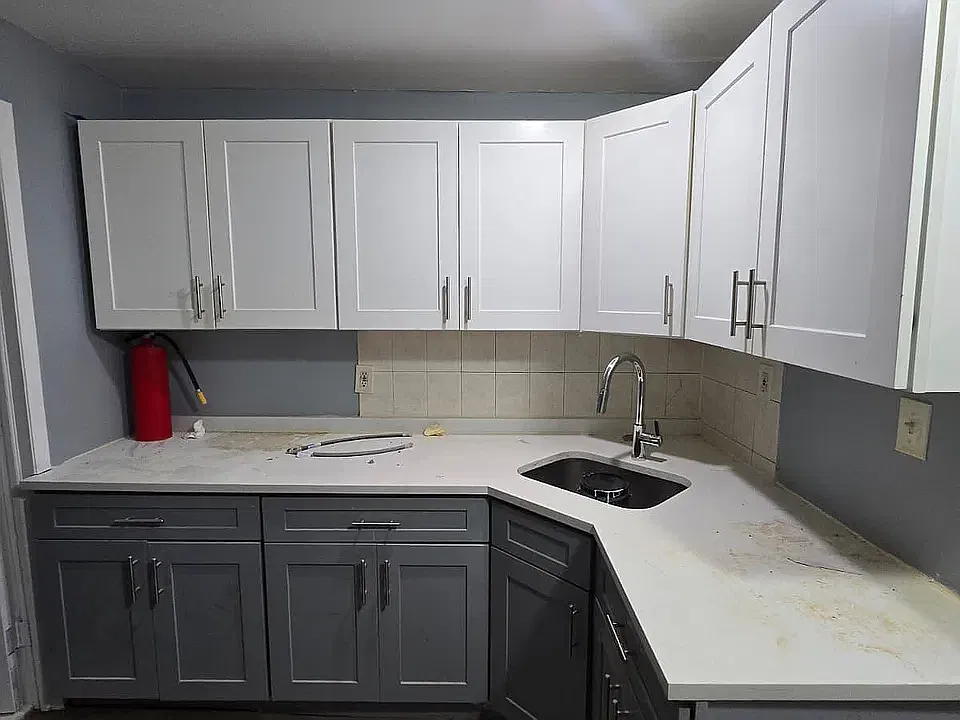 3 bed, 1000 sqft, $1,994 — Photo 2