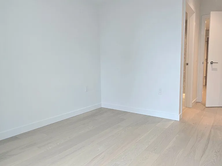 1530 W 6th Ave — Photo 9