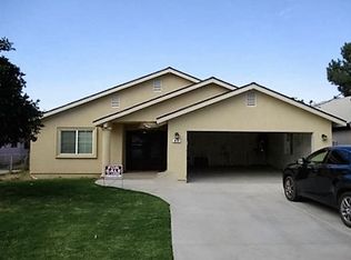819 Clinton St, Delano, CA 93215