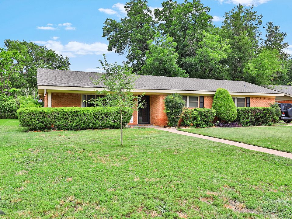 1st image of 2218 River Oaks Cir
