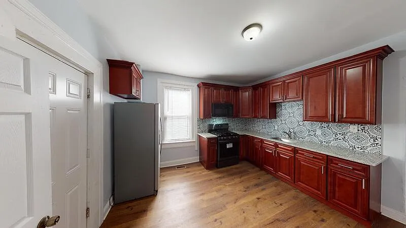 4 bed, 1.5 bath, 1596 sqft, $1,849 — Photo 4