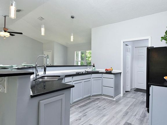 2nd image of 13855 NE 140th St