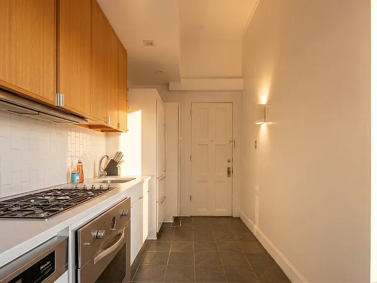 3 E 9th St #2R — Photo 12