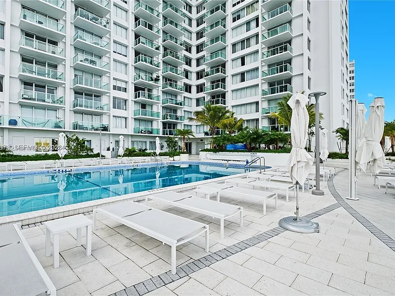 1000 West Ave #27 — Photo 31
