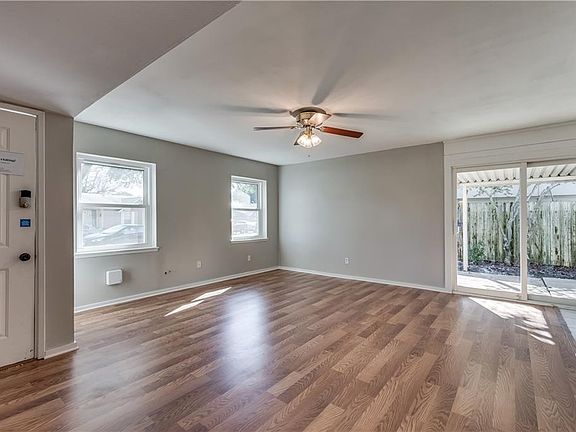3rd image of 409 Clover Ln