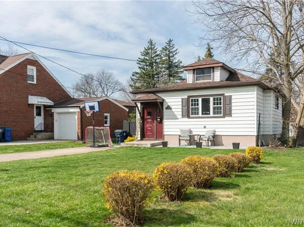 39 Rosary Ave, Lackawanna, NY 14218