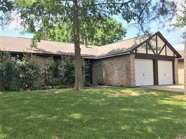 16719 Maplemont Dr