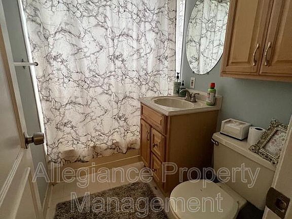 4th image of 1808 Queens Ln #212