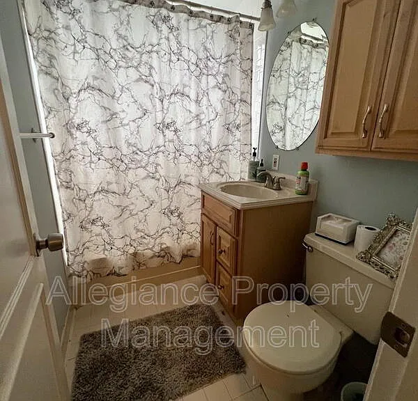 1808 Queens Ln #212 — Photo 4