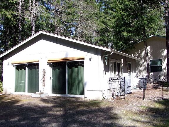 3rd image of 411 N Mountain View Dr