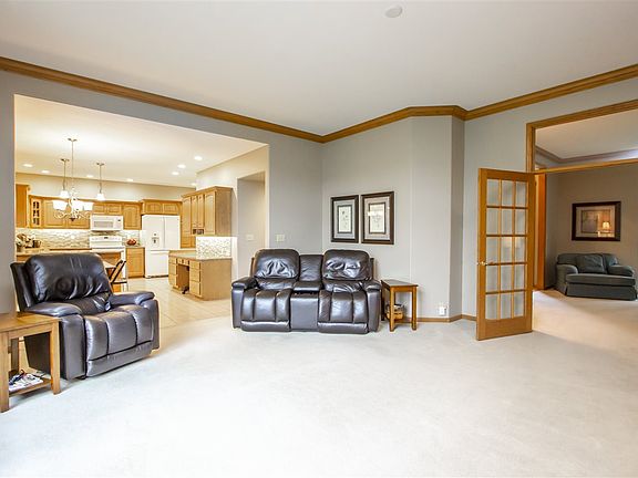 4th image of 3925 Briarwood Dr