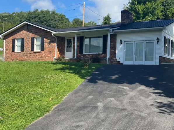 323 Maid St, Pounding Mill, VA 24637