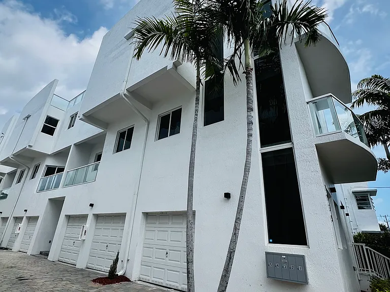 1985 Calais Dr #5 — Photo 3