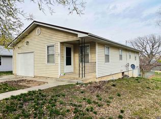 104 Park Ave, Axtell, KS 66403